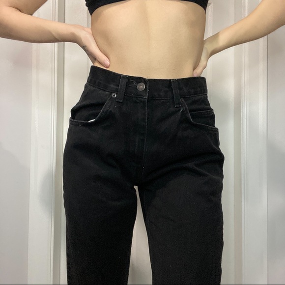 Vintage Black Straight Fit Levi Jeans - Picture 4 of 4